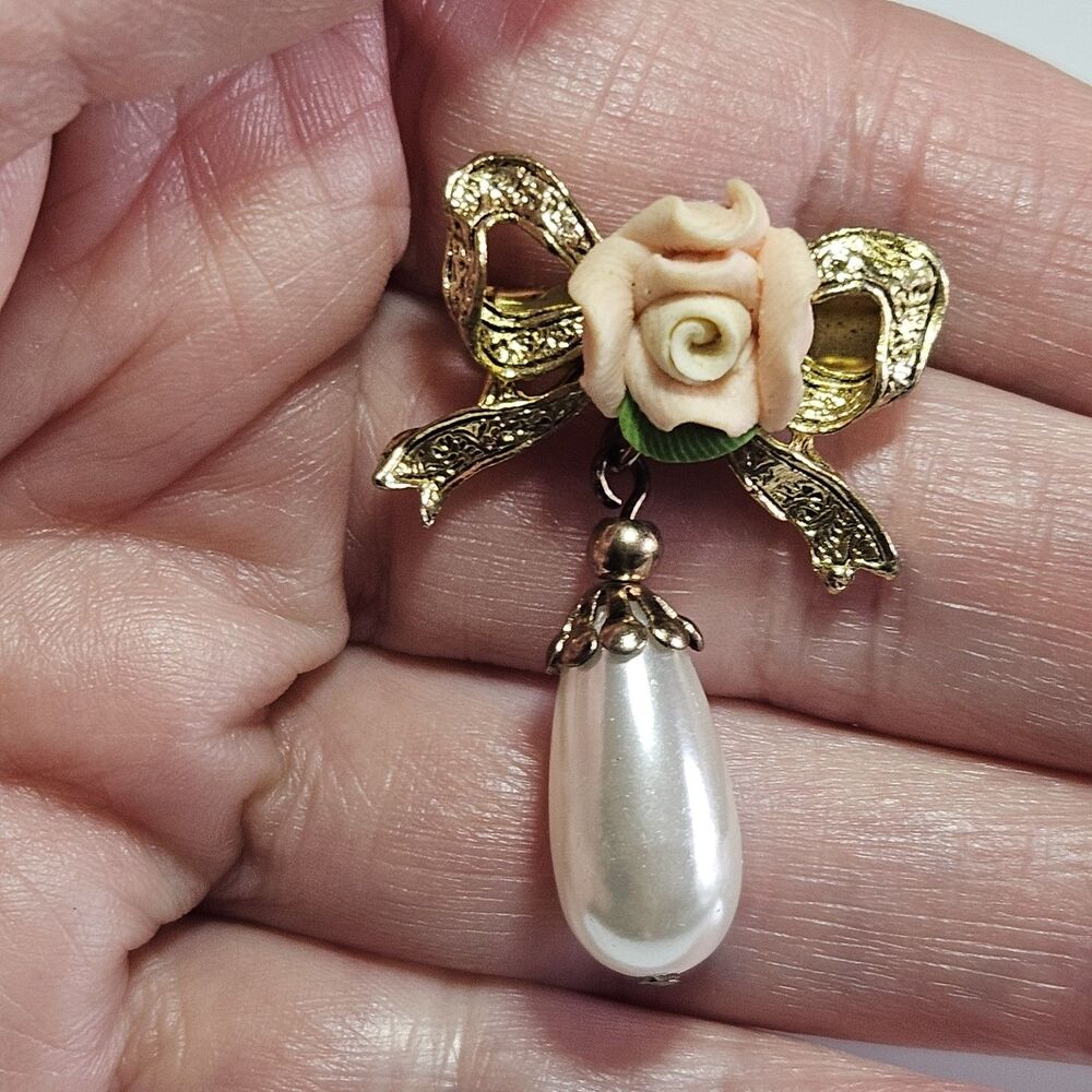 Vintage Gold Tone Bow Porcelain Pink Flower Faux Pearl Brooch